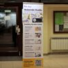 L-banner 60x200 cm Nobendo Studio rozstawiony w punkcie JP20, widok od przodu