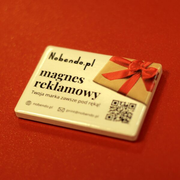 Magnes reklamowy Nobendo z logo, hasłem i kodem QR